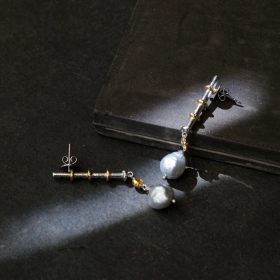 Bar and baroque pearl dangle earrings